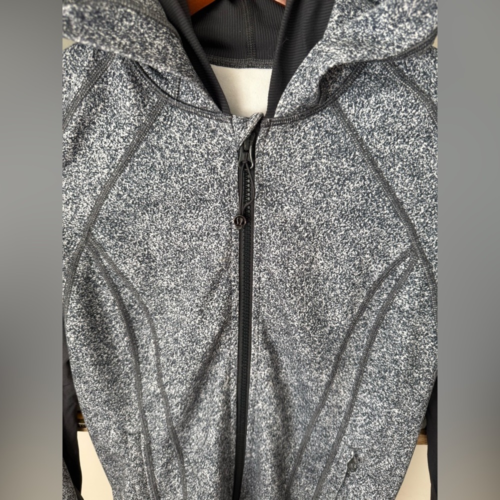 Lululemon Daily Practice
Jacket in Rio Mist - Picture 2 of 11